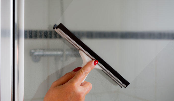 Cómo limpiar la mampara del baño