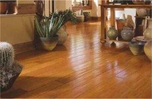 Cómo limpiar el suelo de madera para que brille